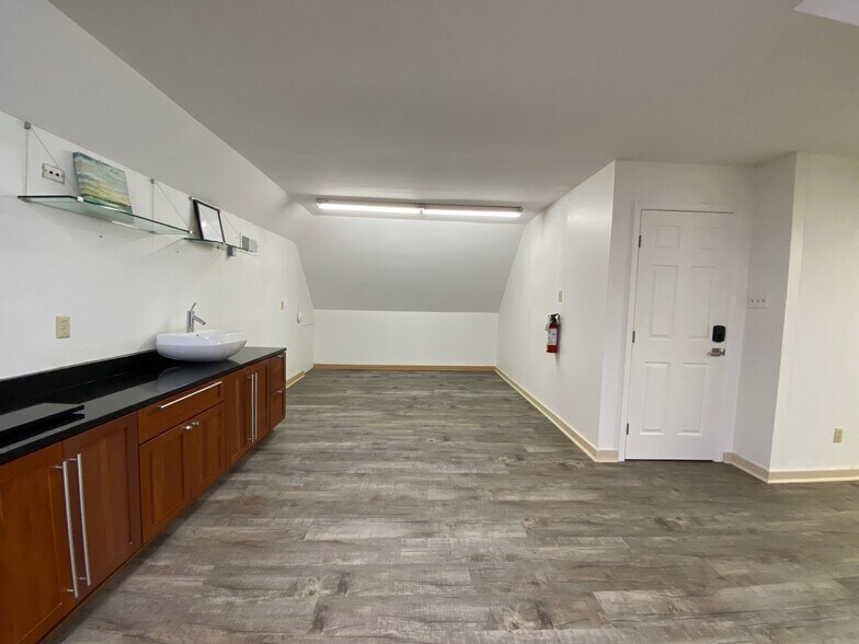 More Photos Of 841 S Cooper St, Memphis Office Residential For Lease