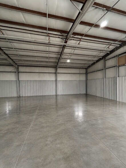 More Photos Of 2556 Melville Rd, Prescott Warehouse For Lease