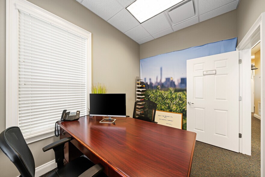 More Photos Of 17411 Bridge Hill Ct, Tampa Loft Creative Space For Sale