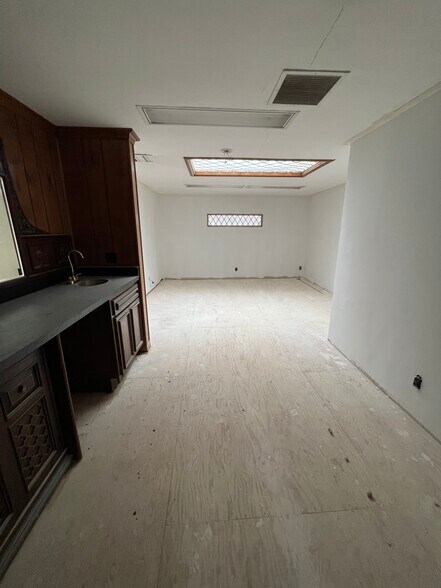 More Photos Of 245-251 S Robertson Blvd, Beverly Hills Storefront Retail Office For Lease