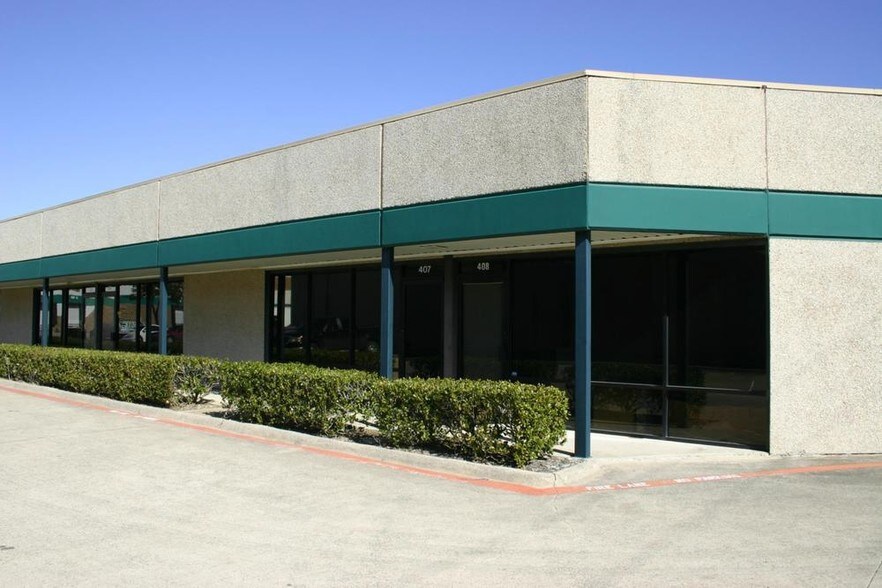 More Photos Of 1411 E Lemay Dr, Carrollton Research And Development For Lease