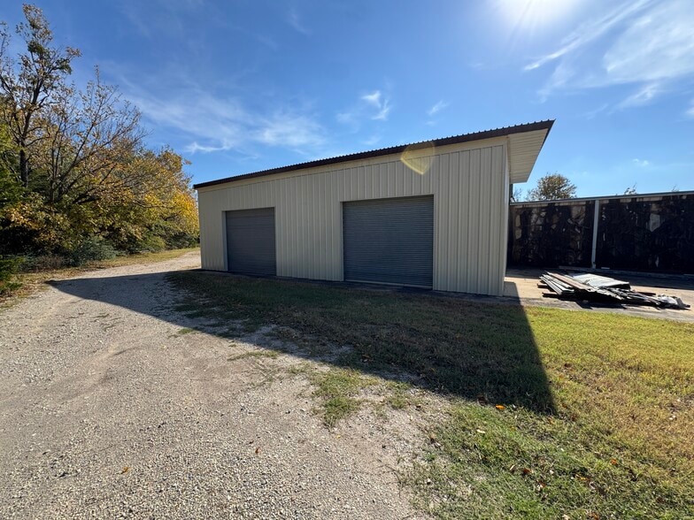 More Photos Of 400 E Jackson St, Broken Arrow Warehouse For Lease