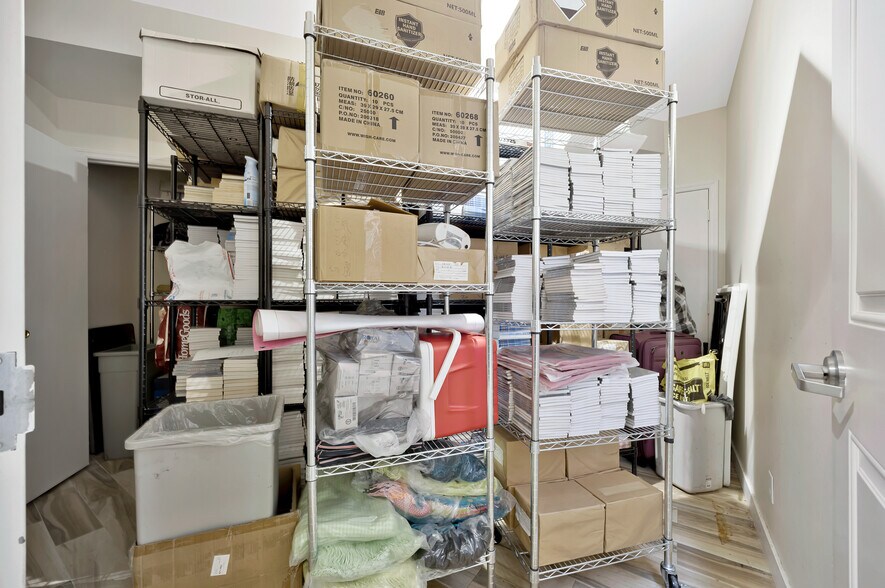 More Photos Of 14311 Willets Point Blvd, Flushing Office For Sale