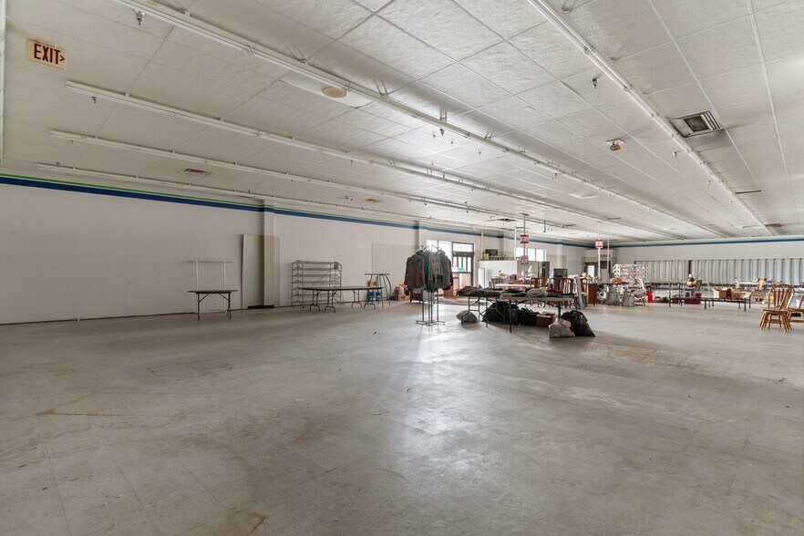 More Photos Of 480 Nelson Blvd, Kingstree Department Store For Sale