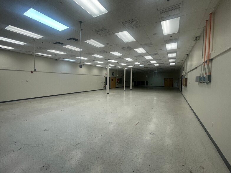 More Photos Of 871 Grier Dr, Las Vegas Light Distribution For Lease