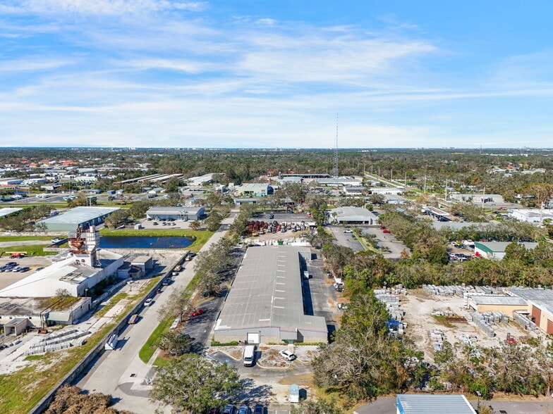 More Photos Of 4545 Mariotti Ct, Sarasota Flex For Sale