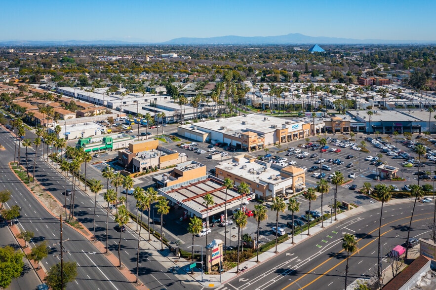 More Photos Of 4714-4720 E Los Coyotes Diagonal, Long Beach General Retail For Lease