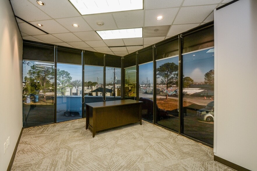 More Photos Of 6100 Corporate Dr, Houston Medical For Sale