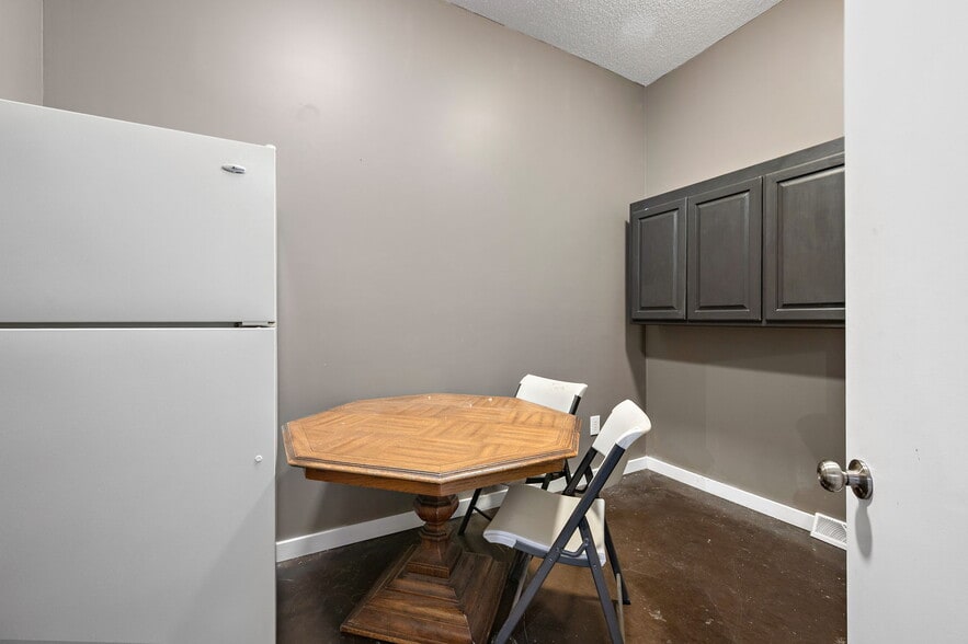 More Photos Of 16015 NE Central Ave, Ham Lake Office For Sale