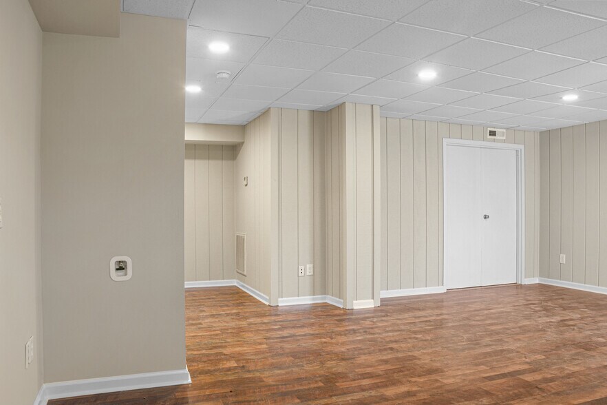 More Photos Of 300 E Gold St, Kings Mountain Office For Lease