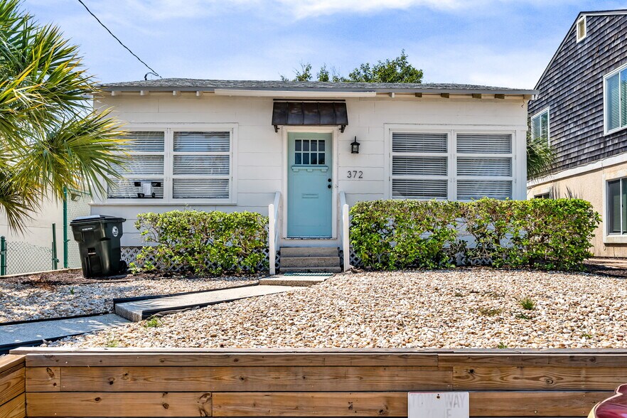 More Photos Of 372 Ahern St, Atlantic Beach Loft Creative Space For Sale