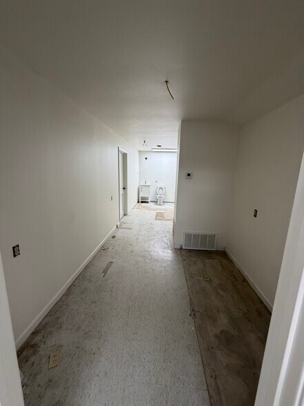 More Photos Of 202 River Oaks Dr, Hot Springs National Park Freestanding For Lease