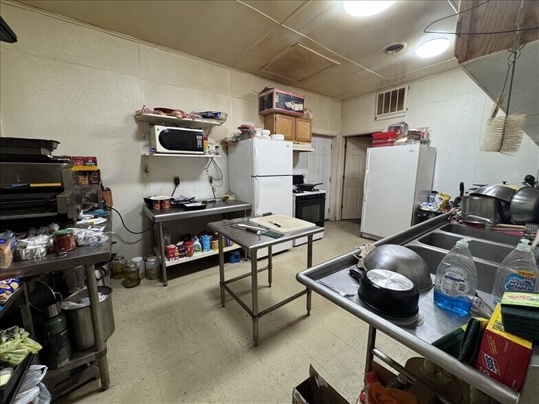 More Photos Of 205 N Macon St, Bevier Restaurant For Sale