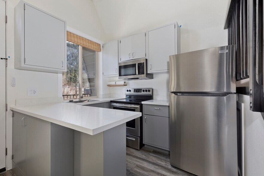 More Photos Of 25 Howard Ave, June Lake Apartments For Sale