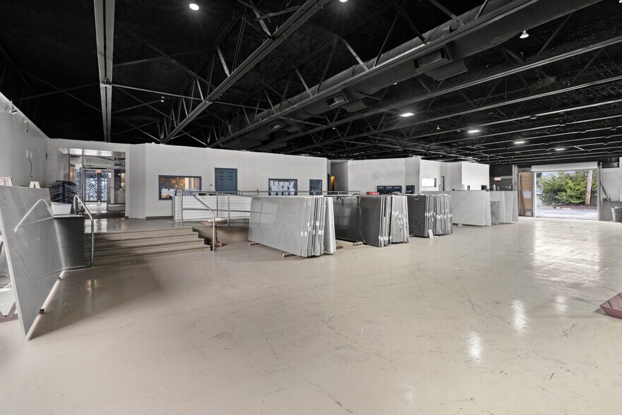 More Photos Of 2866 Poplar Ave, Memphis Storefront Retail Office For Sale