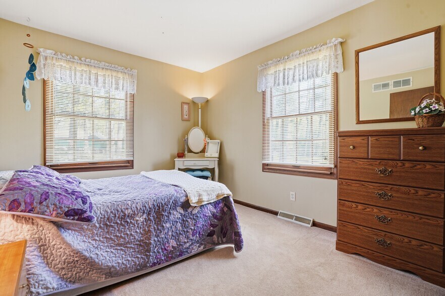 More Photos Of 120 Milford Hill Ln, Milford Flex For Sale