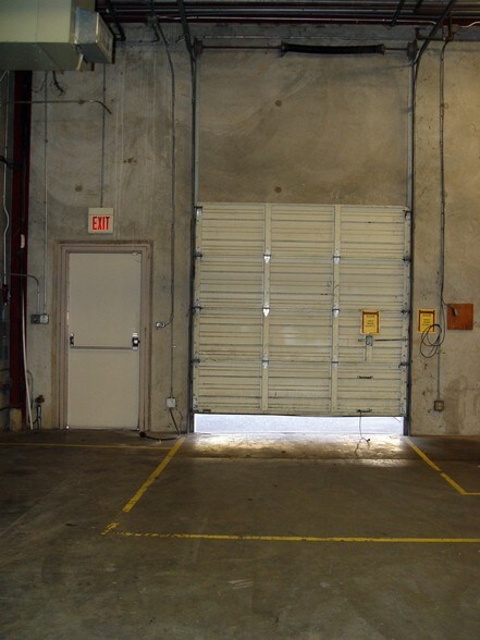 More Photos Of 2800 W 70th St, Shreveport Flex For Lease