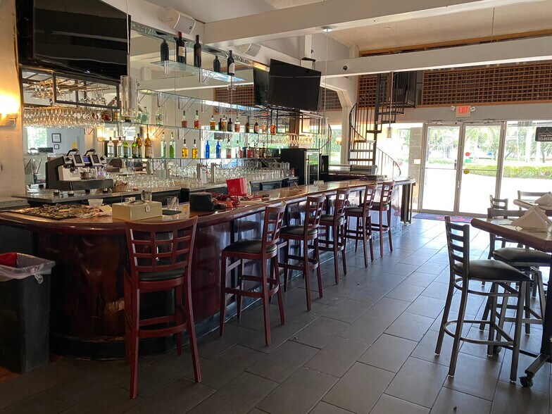 More Photos Of 1810-1818 S Young Cir, Hollywood Restaurant For Sale