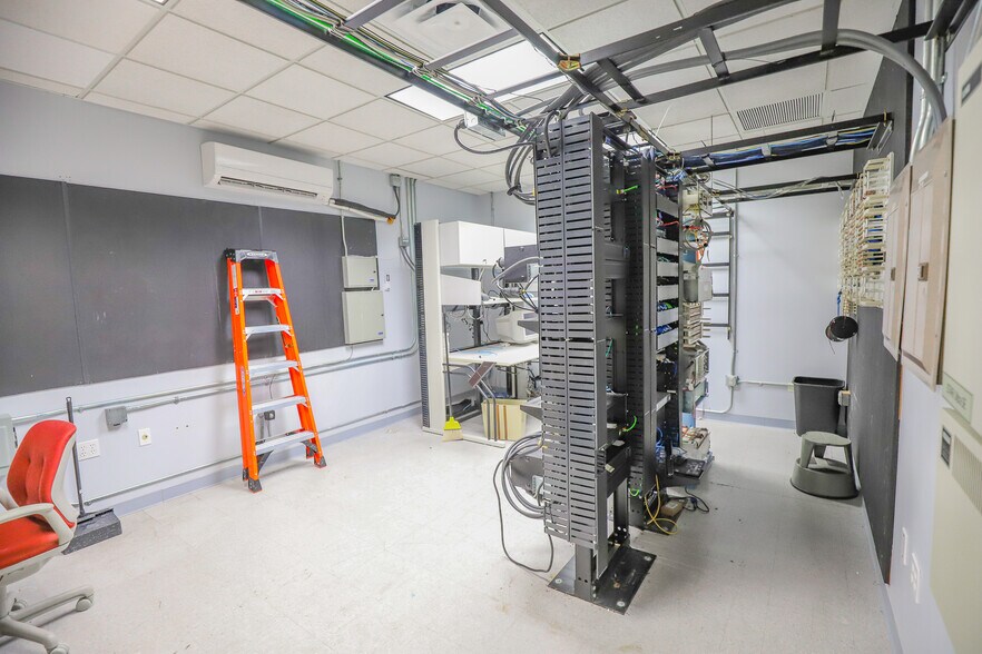 More Photos Of 3811 NW 40th Ter, Gainesville Office For Lease