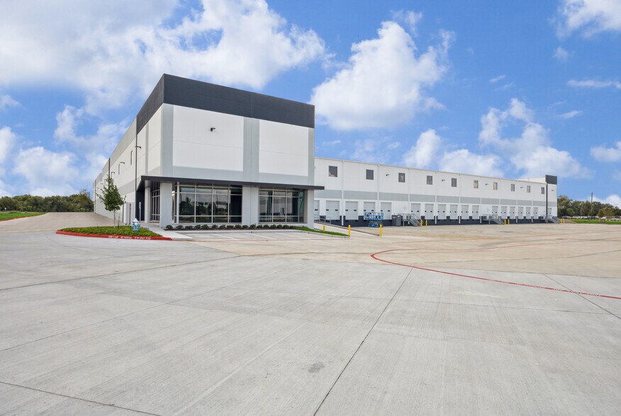 More Photos Of 13415 Conklin Ln, Houston Warehouse For Lease