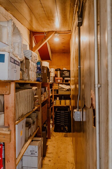 More Photos Of 325 S Main St, Twin Bridges Service Station For Sale