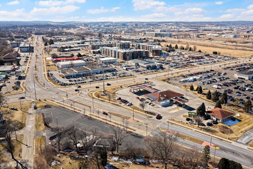 More Photos Of 3415 Parmenter St, Middleton Auto Dealership For Sale