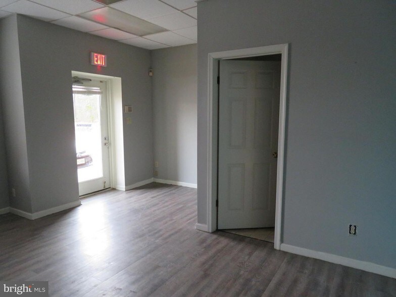 More Photos Of 301-321 Pinedge Dr, Berlin Unknown For Lease