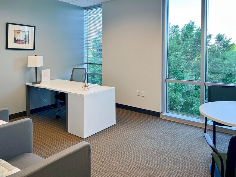 More Photos Of 10130 Perimeter Pky, Charlotte Coworking Space