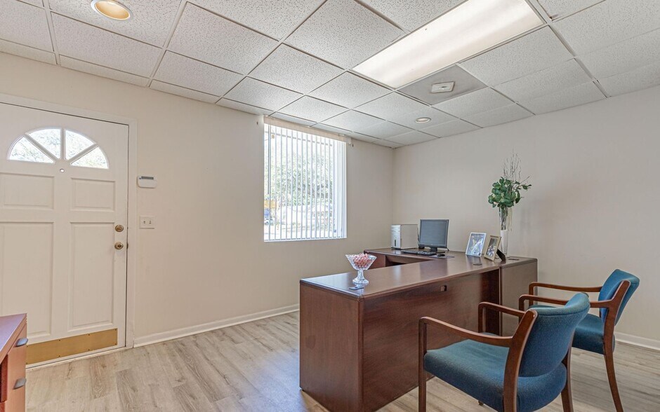 More Photos Of 3305 Parental Home Rd, Jacksonville Storefront Retail Office For Sale