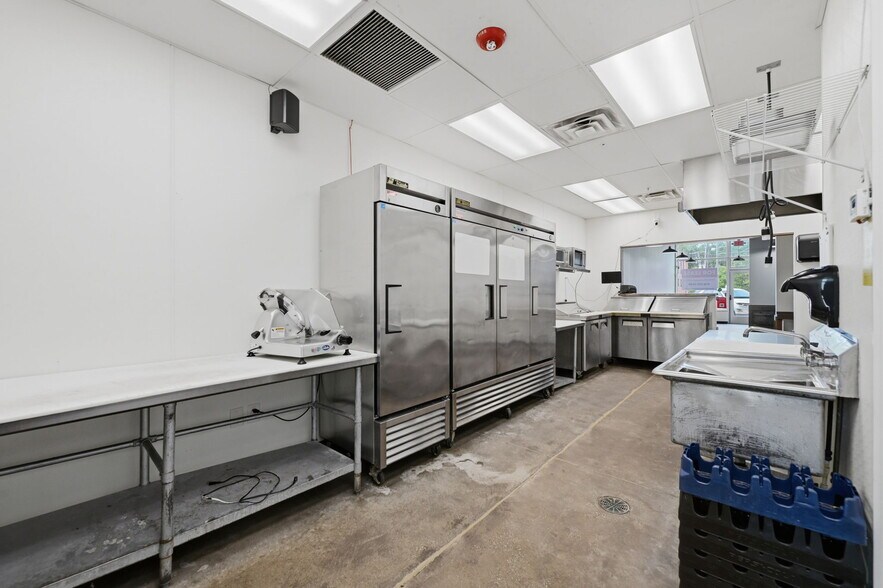 More Photos Of 98-118 Front St, Berea Dormitory For Lease