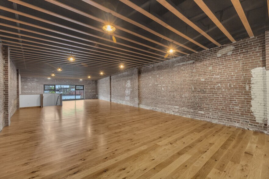 More Photos Of 35 Center St, Southington Storefront Retail Office For Lease