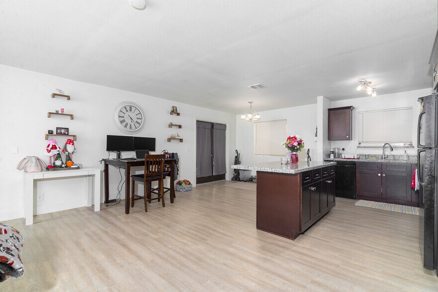 More Photos Of 528 W La Jolla Dr, Tempe Apartments For Sale