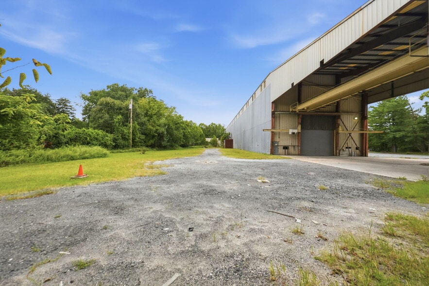 More Photos Of 521 Digiulian Blvd, Glen Burnie Warehouse For Lease
