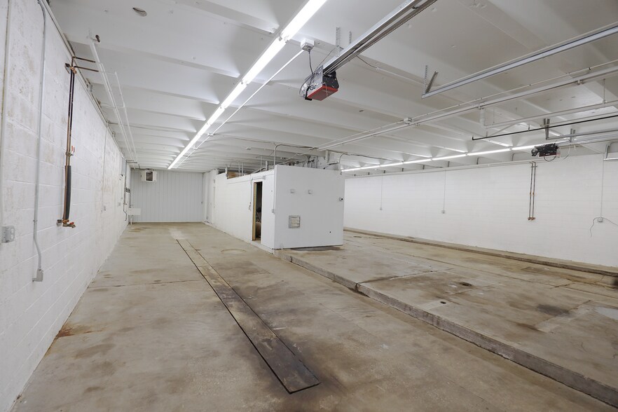 More Photos Of 921 Broad St, Wadsworth Auto Repair For Sale