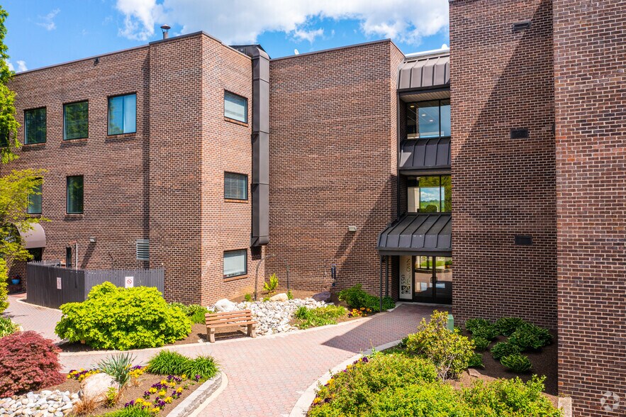 More Photos Of 550 Pinetown Rd, Fort Washington Office For Lease