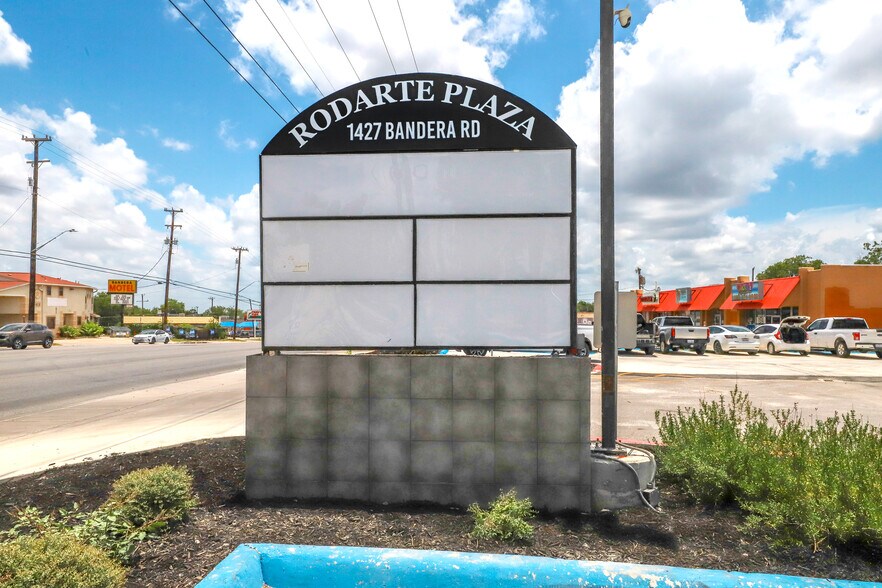 More Photos Of 1427 Bandera Rd, San Antonio Storefront For Lease