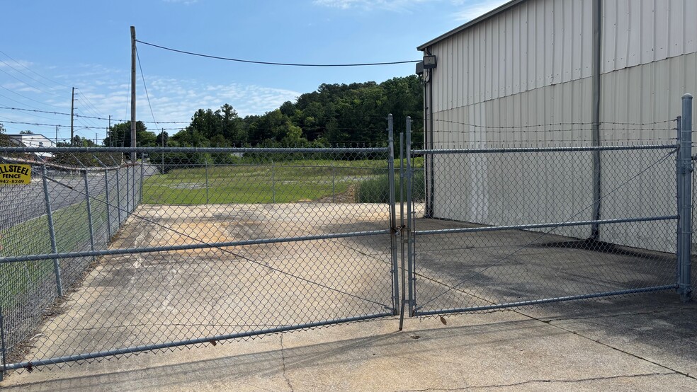More Photos Of 1811 Woodlands Industrial Dr, Trussville Distribution For Lease