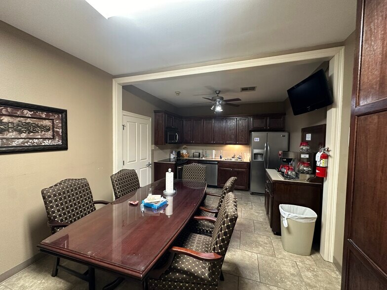 More Photos Of 12320 Burnside ave, Gonzales Office For Sale