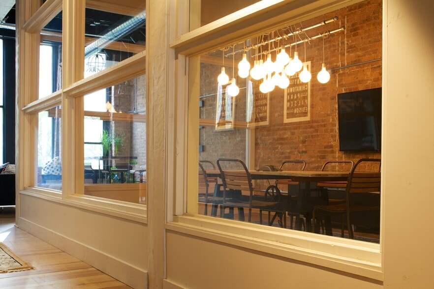 More Photos Of 321 S Jefferson St, Chicago Storefront Retail Office For Lease