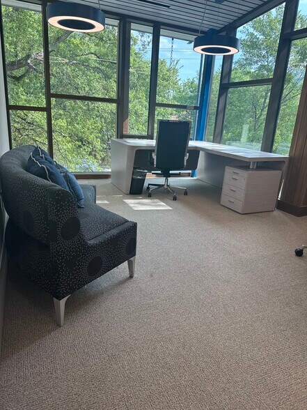 More Photos Of 320 Wingo Way, Mount Pleasant Coworking Space