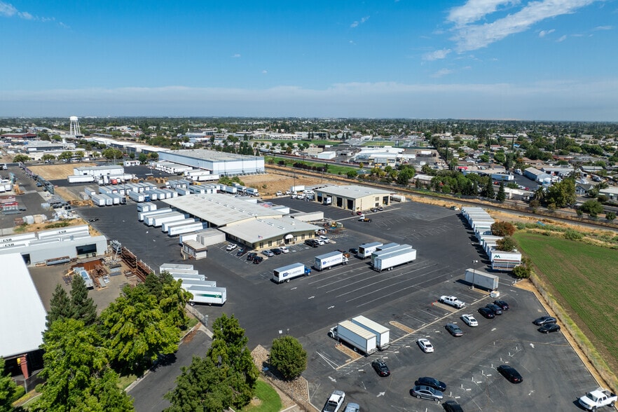 More Photos Of 1019 Bessemer Ave, Manteca Distribution For Lease