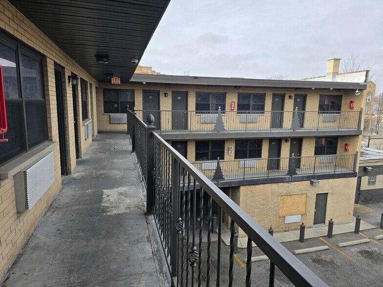 More Photos Of 7621 S Cottage Grove Ave, Chicago Hotel For Sale