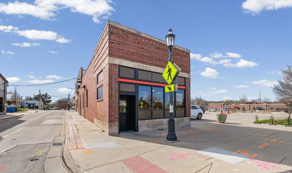 More Photos Of 201 N Broadway Ave, Urbana Restaurant For Sale