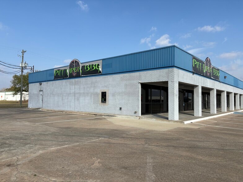 More Photos Of 1602 N Mechanic St, El Campo Land For Lease