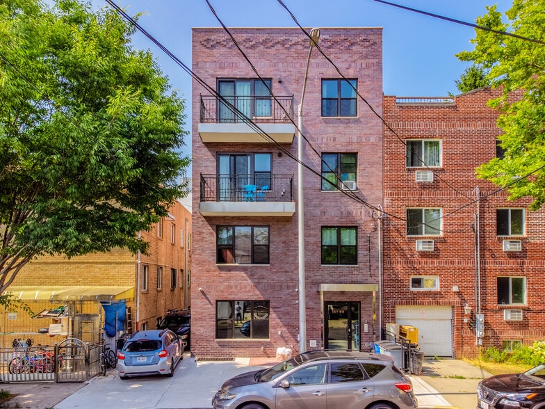 Primary Photo Of 16109 72nd Ave, Fresh Meadows Apartments For Sale