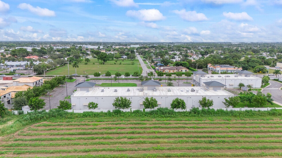 More Photos Of 1400-1420 NE 8th St, Homestead Storefront For Lease