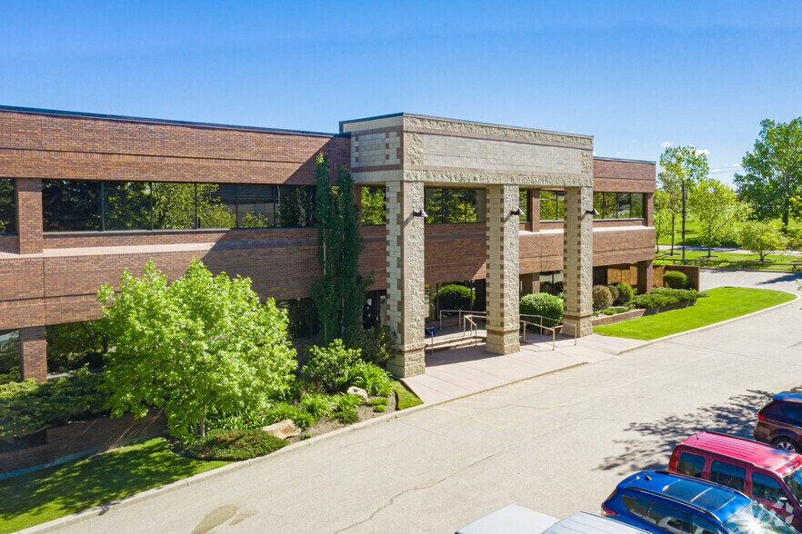 More Photos Of 2609 15 St NE, Calgary Office For Lease