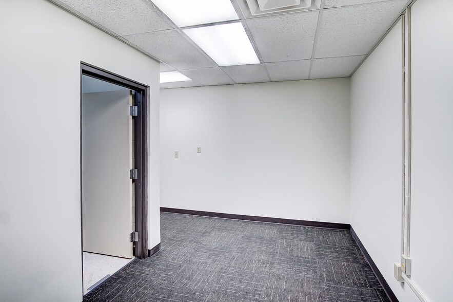 More Photos Of 1-19 E Pleasant St, Springfield Medical For Sale