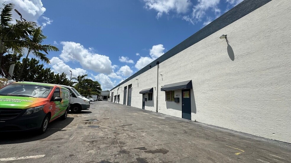 More Photos Of 6955-6965 NW 43rd St, Miami Warehouse For Lease