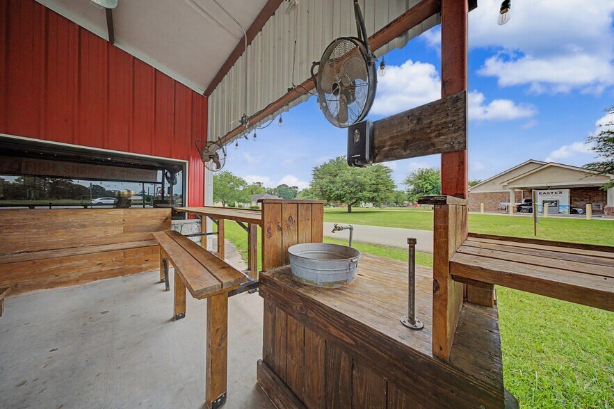 More Photos Of 1412 S Margaret Ave, Kirbyville Restaurant For Sale